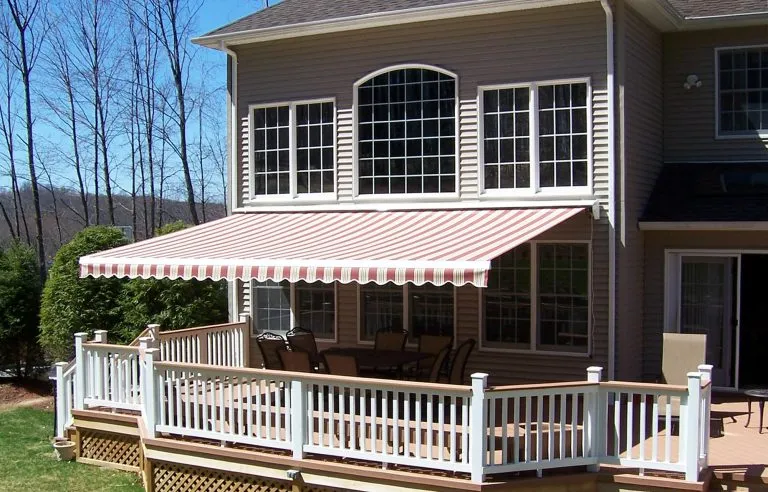 Motorized retractable awning on modern patio